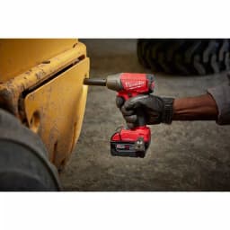 Milwaukee M18 FUEL ONE-KEY 1/2 in. Compact Impact Wrench Kit with 9-Piece Socket Set thumbnail 6