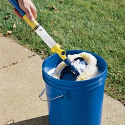 AutoRight Auto-Wash Stick 18 oz. Solution Dispensing Car Wash Brush with 56 in. Extendable Handle thumbnail 3