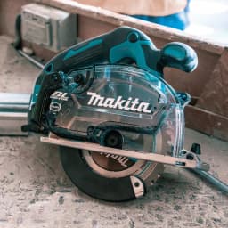 Makita 18V LXT Brushless 5-7/8" Metal Cutting Saw Kit with 5.0Ah Battery & Charger thumbnail 6