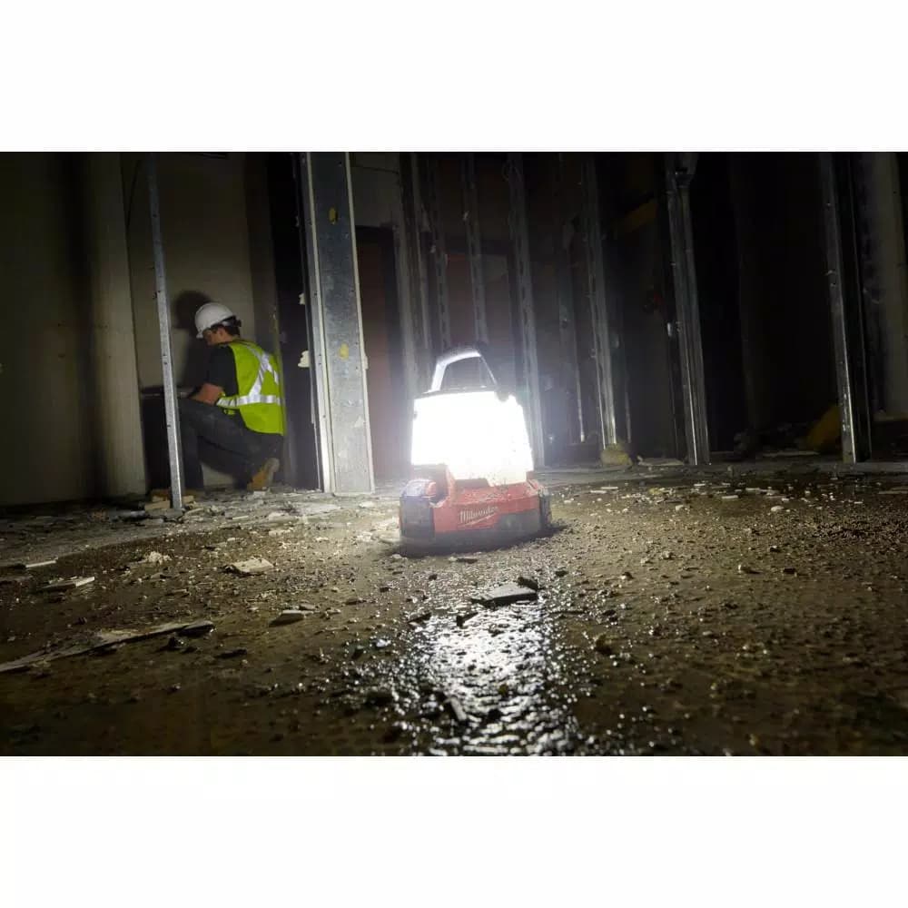 Milwaukee M18 RADIUS LED Compact Site Light, 4400 Lumens, Cordless (Tool-Only)