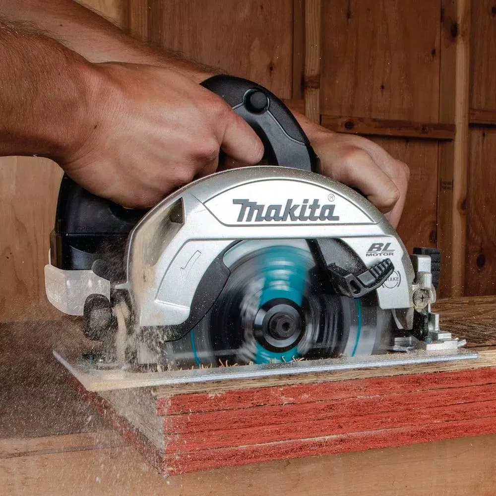 Makita 18V LXT Sub-Compact Brushless 6-1/2 in. Circular Saw with AWS, Tool Only