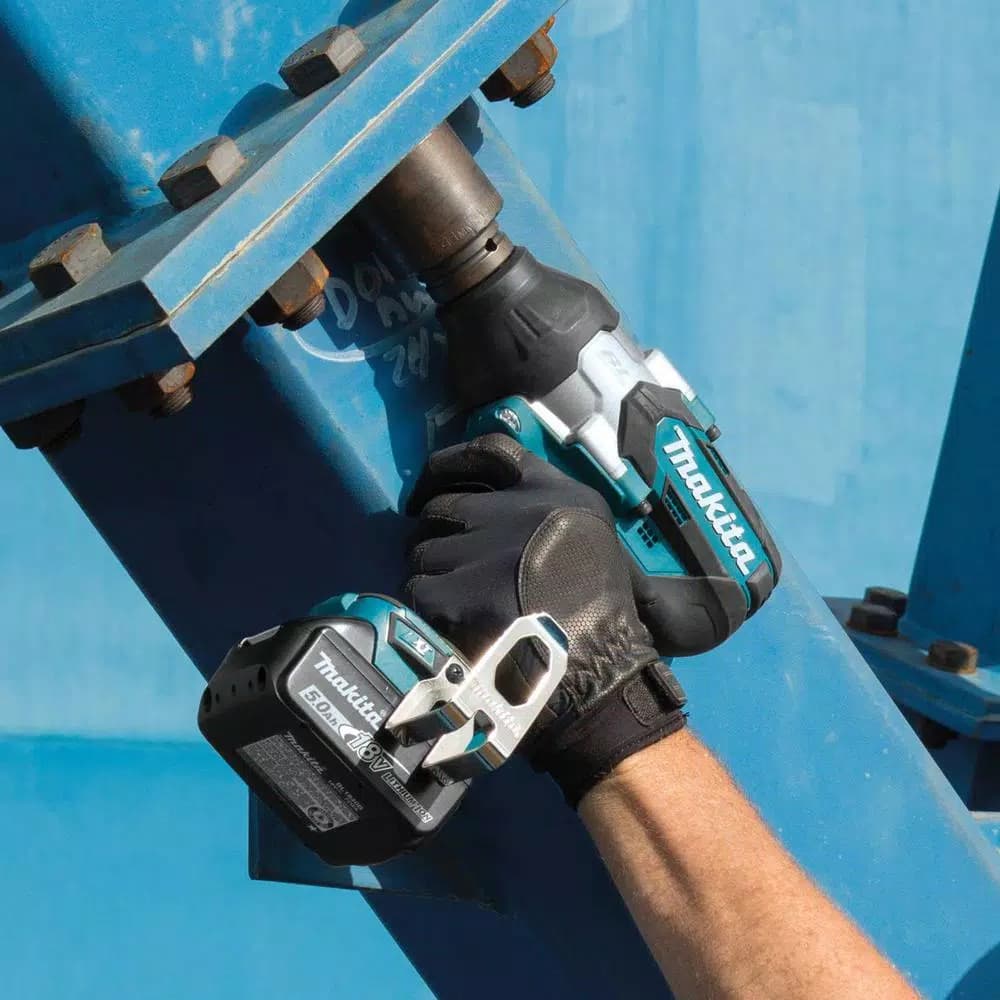 Makita 18V LXT Brushless 3/4 in. Square Drive High Torque Impact Wrench Kit with (2) 5.0Ah Batteries & Bag
