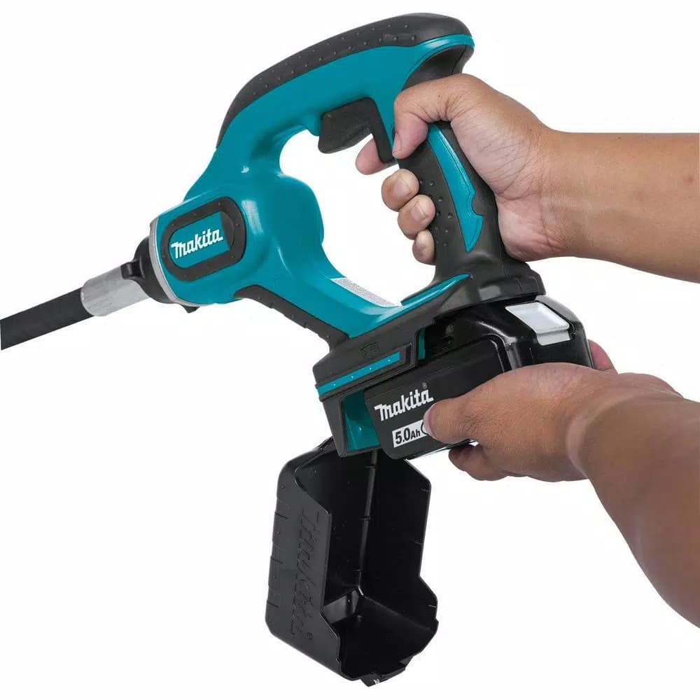 Makita 18V LXT Cordless 4 ft. Concrete Vibrator Kit (XVR01T) with 5.0Ah Battery and Charger