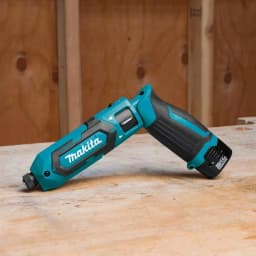 Makita 7.2V Lithium-Ion Cordless 1/4 in. Hex Impact Driver Kit thumbnail 3
