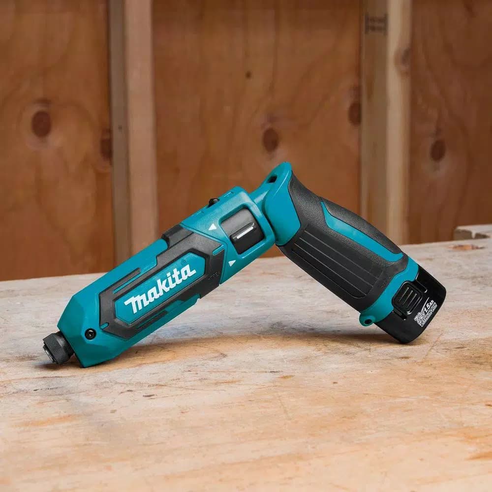 Makita 7.2V Lithium-Ion Cordless 1/4 in. Hex Impact Driver Kit