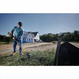 DEWALT 60V MAX FLEXVOLT Brushless Cordless String Trimmer with 3.0Ah Battery and Charger thumbnail 2