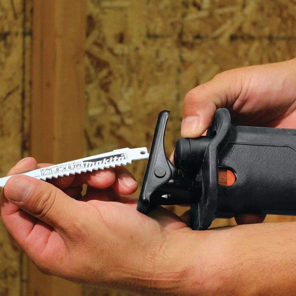 Makita 11 Amp Corded Variable Speed Reciprocating Saw with Hard Case