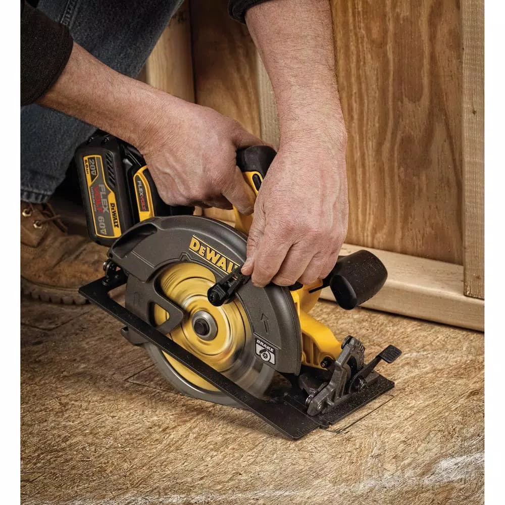 DEWALT FLEXVOLT 60V MAX 7-1/4 in. Brushless Cordless Circular Saw Kit