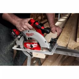 Milwaukee M18 Brushless 2-Tool Combo Kit: 1/2 in. Hammer Drill and 7-1/4 in. Circular Saw with (2) 4.0 Ah Batteries thumbnail 4