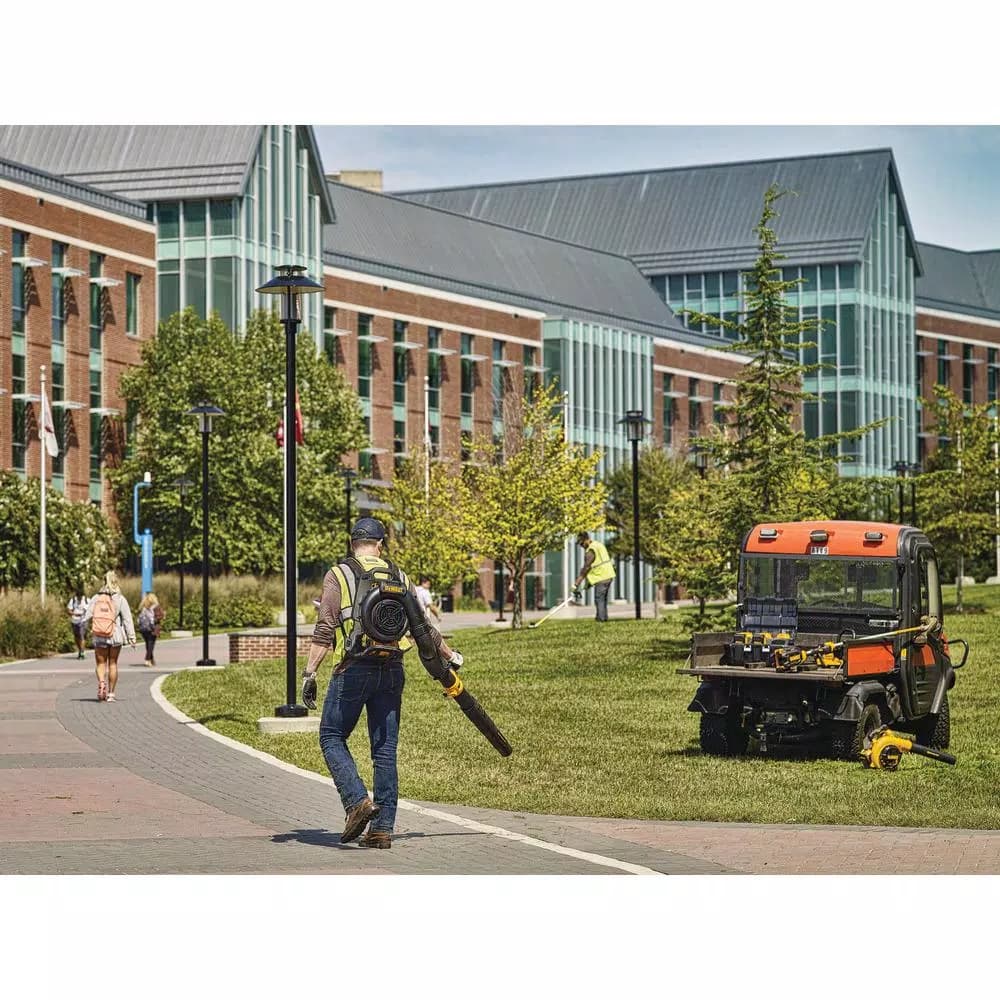 DEWALT 40V MAX Cordless Backpack Blower, 450 CFM, 142 MPH, Includes 7.5 Ah Battery and Charger