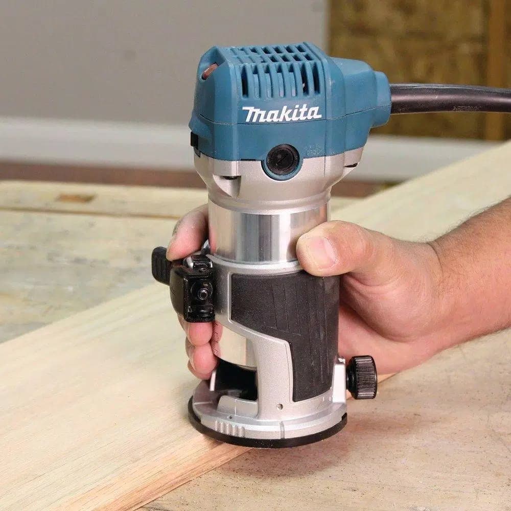 Makita 1-1/4 HP 6.5 Amp Corded Compact Router with Variable Speed and Quick-Release Fixed Base