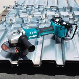 Makita 18V X2 LXT Brushless 7 in. Angle Grinder Kit w/ 5.0 Ah Batteries, Charger, Dust Shroud & Diamond Wheel thumbnail 14