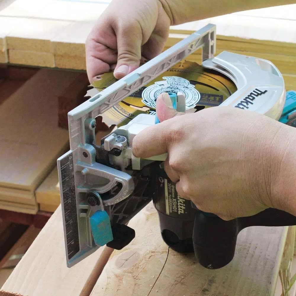 Makita 36V (18V x2) 7-1/4 in. Cordless Circular Saw Kit with 2 5.0 Ah Batteries and Charger