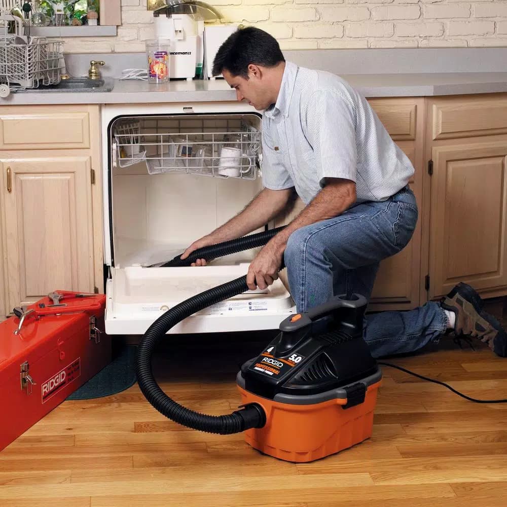 RIDGID 4 Gallon 5.0 Peak HP Portable Wet/Dry Shop Vacuum with Locking Hose and Car Nozzle