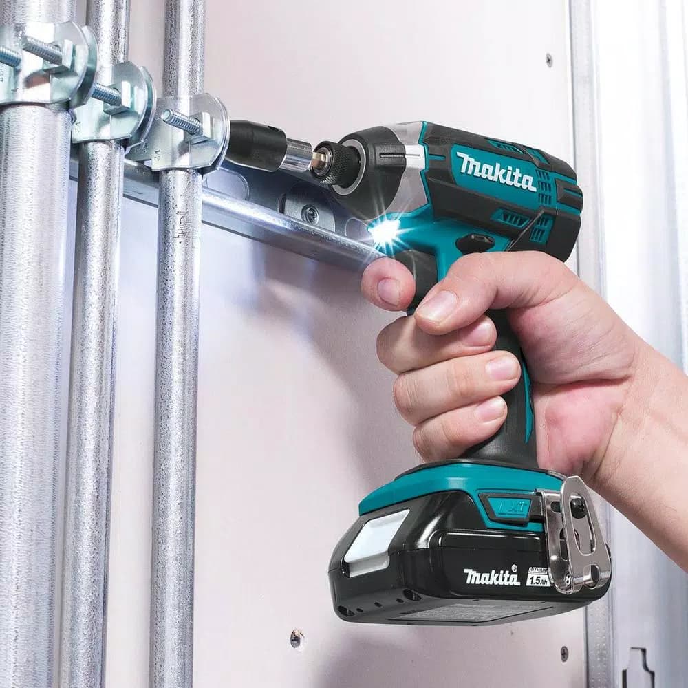 Makita 18V LXT Cordless 1/4 in. Impact Driver Kit with 1.5 Ah Battery and Charger