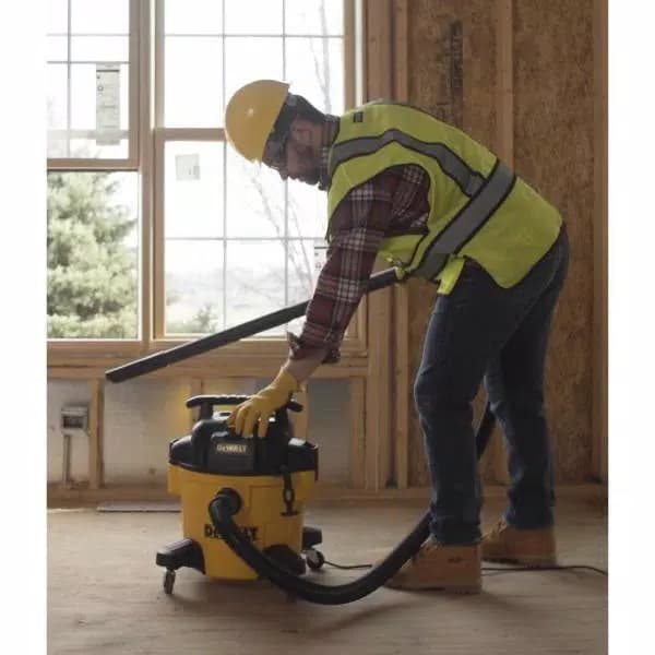 DEWALT 6 Gal. Poly Wet/Dry Vacuum with 4 Peak HP Motor and 10 ft. Power Cord
