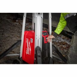 Milwaukee MX FUEL Lithium-Ion Cordless Rocket Tower Light with Integrated Charger thumbnail 11