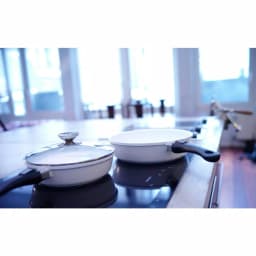 Berndes Vario Click Pearl 4 Qt. Cast Aluminum Ceramic Nonstick Saute Pan with Glass Lid, White thumbnail 4