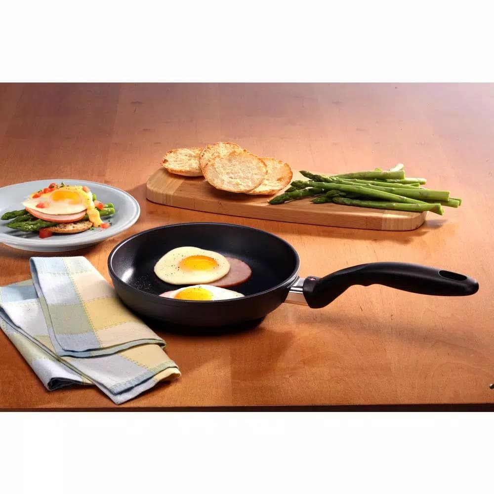 Swiss Diamond 8 in. Cast Aluminum Nonstick Frying Pan with Glass Lid, Gray