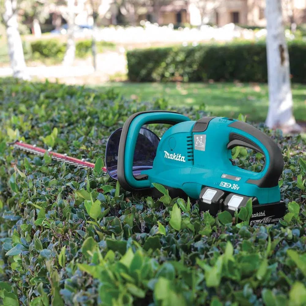 Makita 36V (18V x2) LXT Cordless Hedge Trimmer Kit with (2) 5.0 Ah Batteries and Dual Port Charger