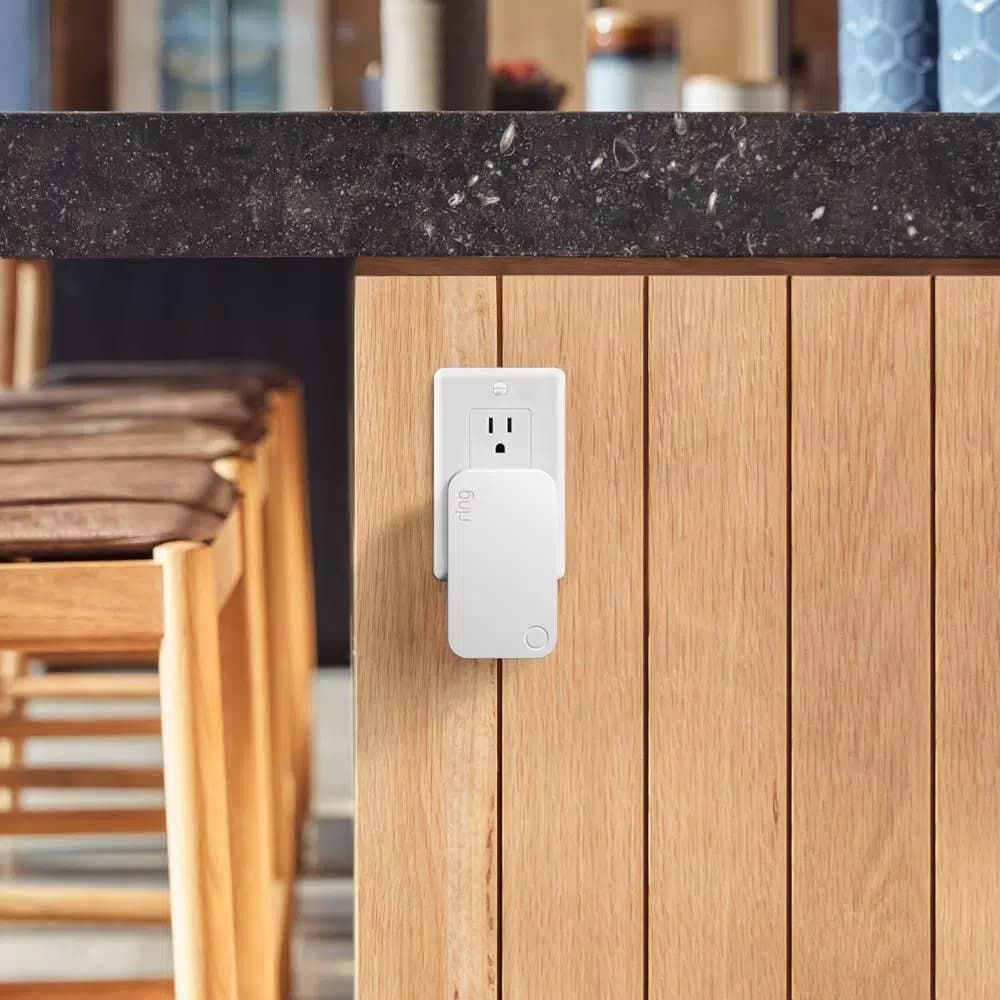 Ring Alarm Z-Wave Range Extender (2nd Gen) for Enhanced Smart Home Connectivity