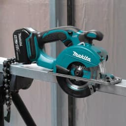 Makita 18V LXT Cordless 5-3/8 in. Metal Cutting Circular Saw Kit with 2 5.0Ah Batteries and Charger thumbnail 4