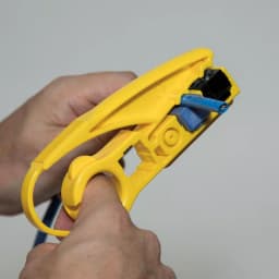 Klein Tools Dual-Cartridge Radial Stripper for Coaxial and Twisted-Pair Cables thumbnail 6
