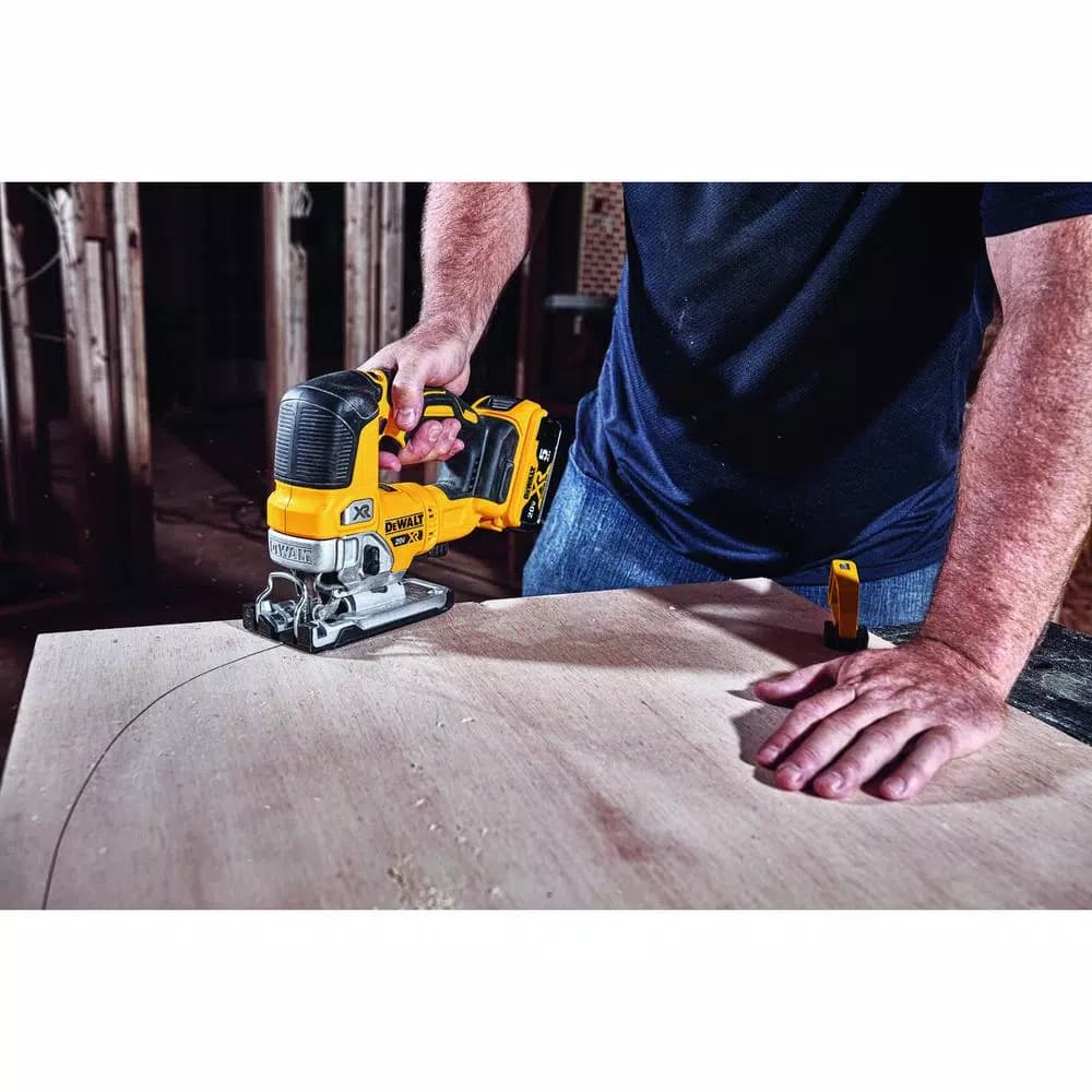 DEWALT 20V MAX XR Cordless Brushless Jigsaw with 5 in. Random Orbital Sander Combo Kit