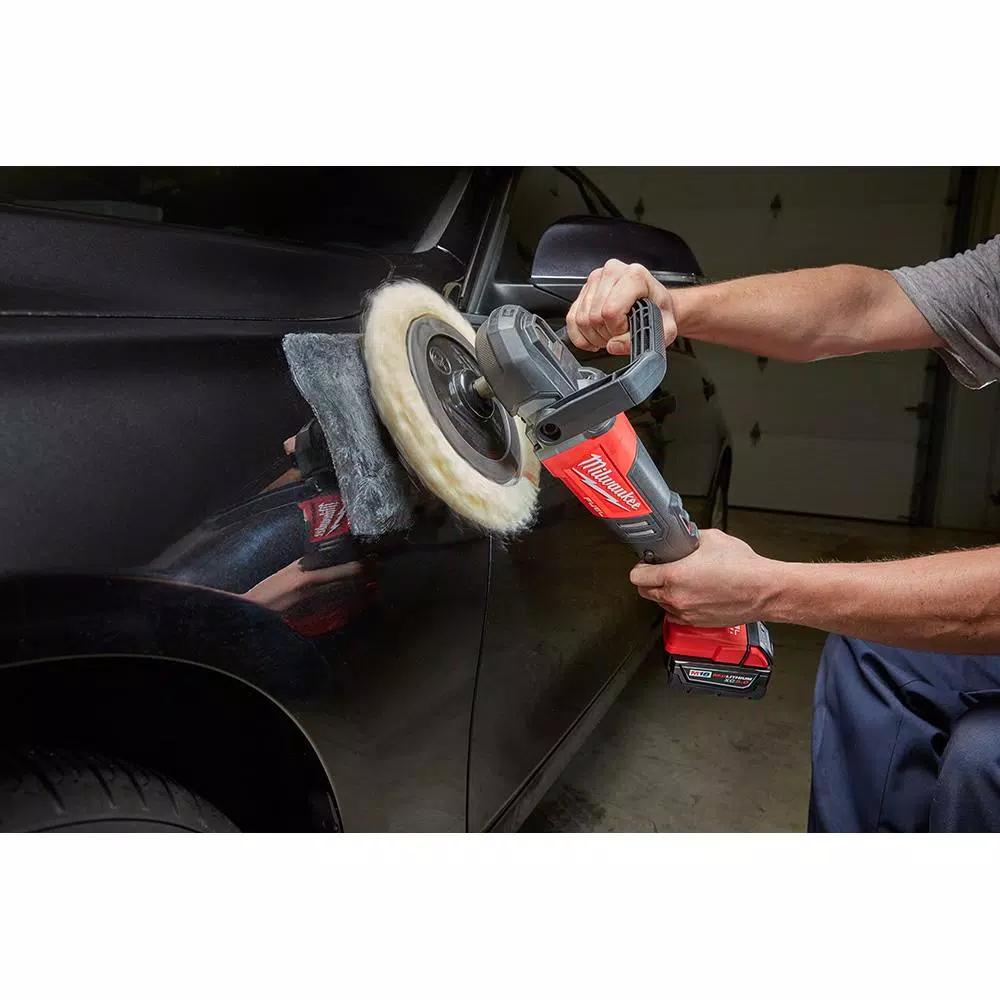 Milwaukee M18 FUEL 7 in. Variable Speed Cordless Polisher Kit with (2) 5.0 Ah Batteries & Pads