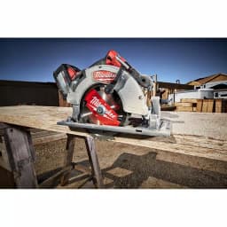 Milwaukee M18 FUEL 7-1/4 in. Brushless Cordless Circular Saw (Tool-Only) thumbnail 3