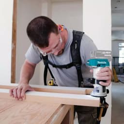 Makita 18V LXT Lithium-Ion 4.0 Ah Battery & Rapid Optimum Charger Starter Pack with Bonus Brushless Compact Router thumbnail 6