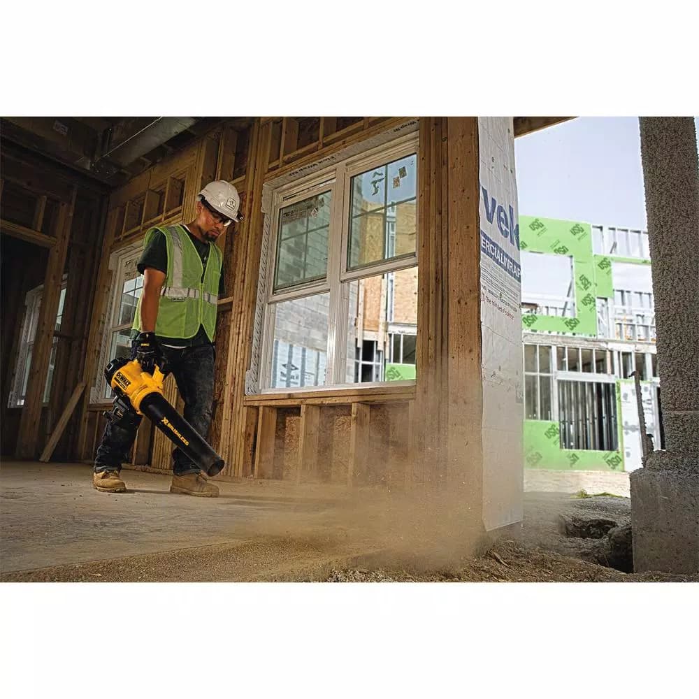 DEWALT 20V MAX Cordless Hedge Trimmer Kit with 5.0 Ah Battery, Charger, and Bonus Handheld Leaf Blower