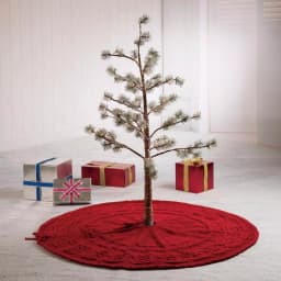 Glitzhome 52 in. Red Knitted Chenille Polyester Christmas Tree Skirt thumbnail 8