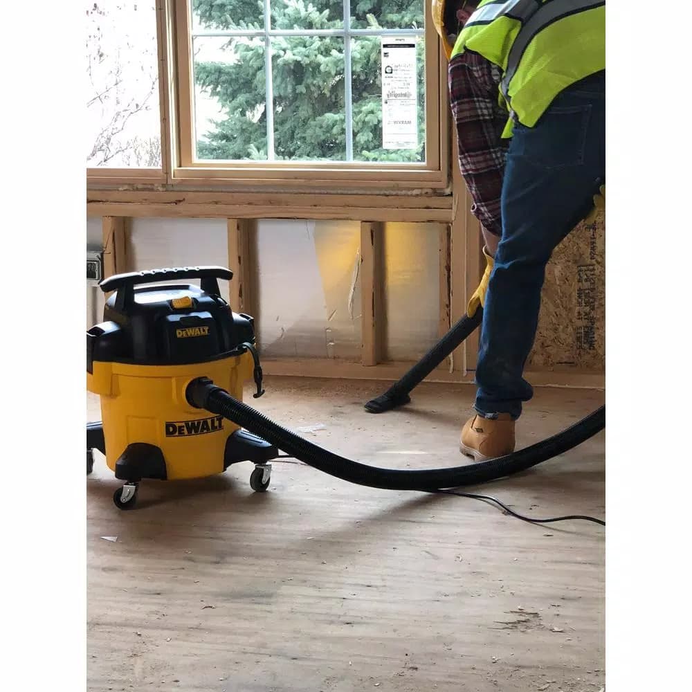 DEWALT 6 Gal. Poly Wet/Dry Vacuum with 4 Peak HP Motor and 10 ft. Power Cord