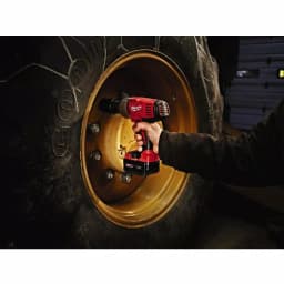 Milwaukee M18 18V Cordless 3/4 in. High-Torque Impact Wrench Kit with (2) 3.0Ah Batteries, Charger, and Hard Case thumbnail 4