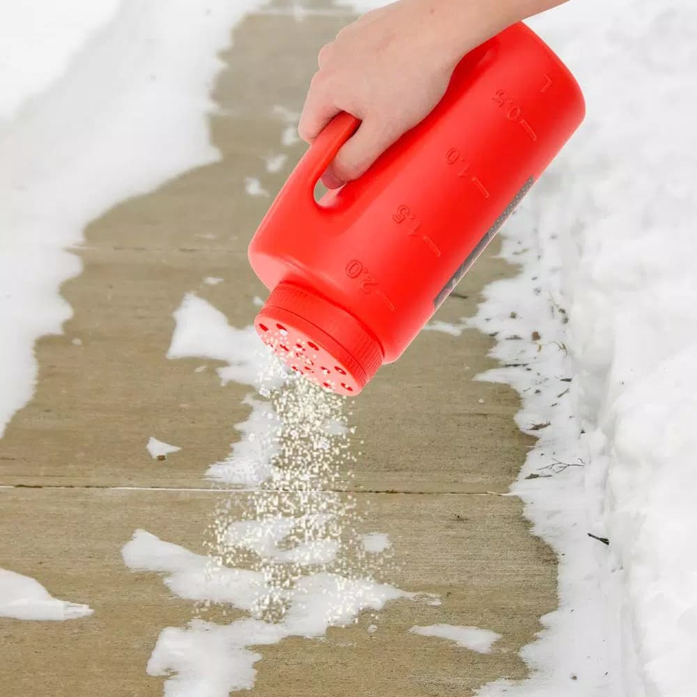 Stalwart Handheld Salt and Seed Spreader, Multi-Purpose Portable Dispenser