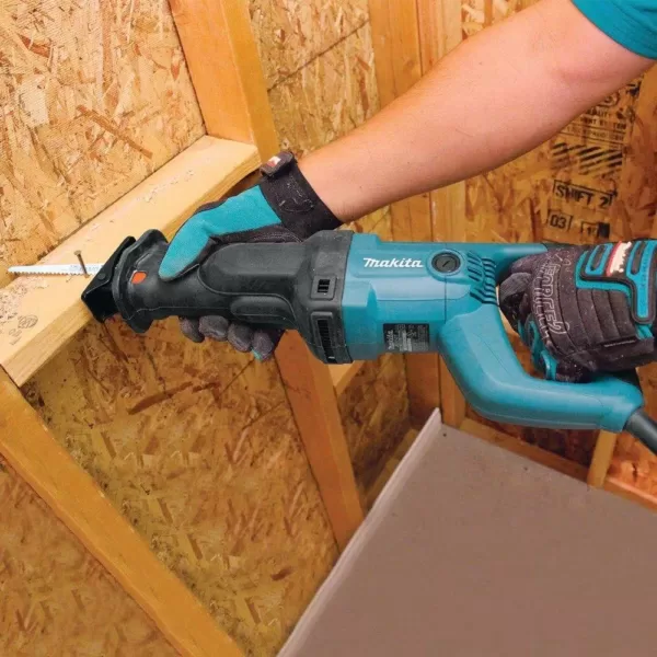 Makita 11 Amp Corded Variable Speed Reciprocating Saw with Wood Cutting Blade, Metal Cutting Blade and Hard Case