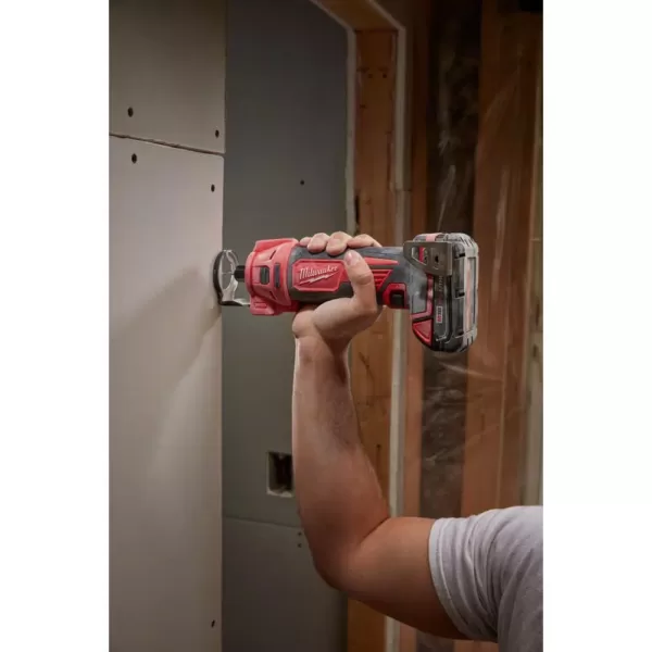 Milwaukee M18 FUEL 18-Volt Lithium-Ion Brushless Cordless Drywall Screw Gun Compact Kit with M18 Cutout Tool