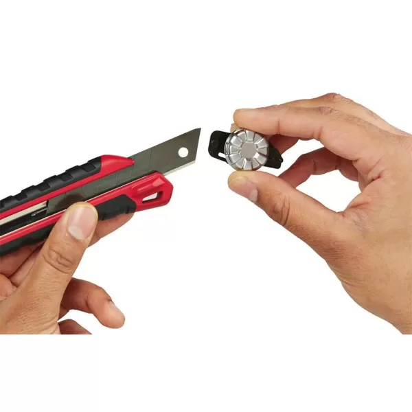 Milwaukee 25 mm Snap Off Knife with Metal Lock and Precision Cut Blade